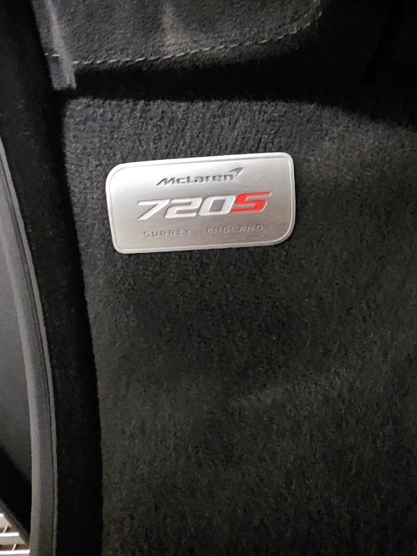 Lavage extérieur + nettoyage intérieur sur une Mclaren 720s à Saint Laurent du Var