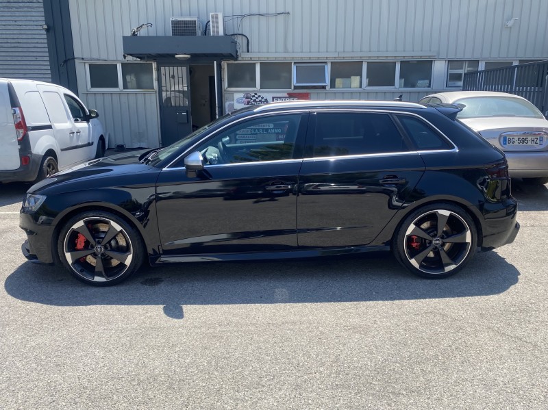 lavage intérieur avec nettoyage et entretien des siège en cuir et lavage extérieur + pose d’une cire de protection et nettoyage moteur à Carros