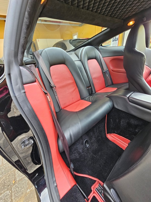 Lavage extérieur + nettoyage intérieur d'une Aston Martin Vanquish S à Nice