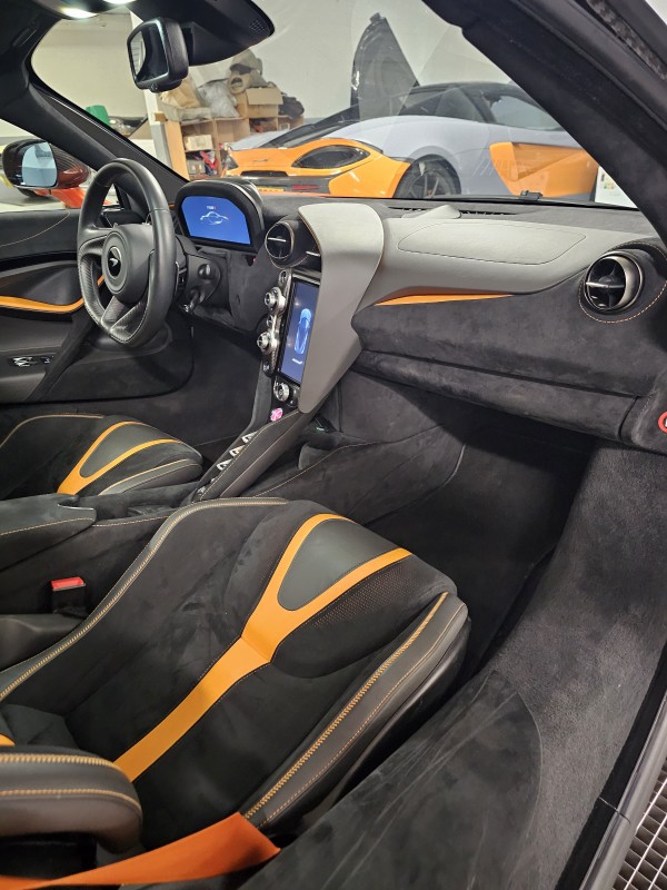 Lavage extérieur + nettoyage intérieur sur une Mclaren 720s à Saint Laurent du Var