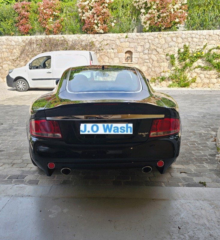 Lavage extérieur + nettoyage intérieur d'une Aston Martin Vanquish S à Nice
