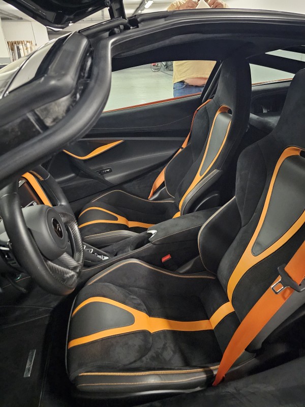 Lavage extérieur + nettoyage intérieur sur une Mclaren 720s à Saint Laurent du Var