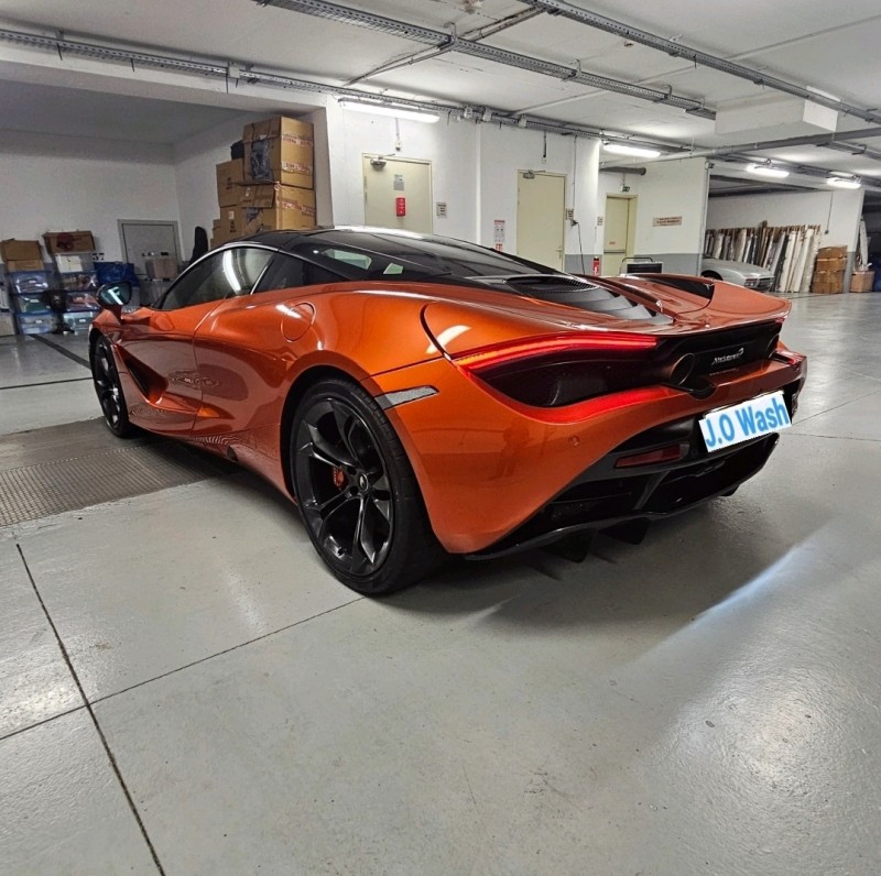 Lavage extérieur + nettoyage intérieur sur une Mclaren 720s à Saint Laurent du Var