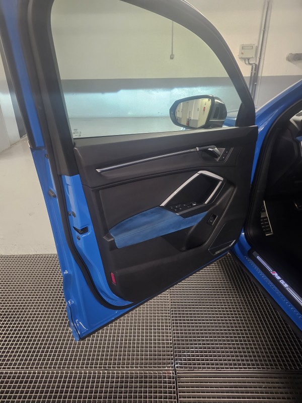 Lavage extérieur + Nettoyage intérieur d'un Audi RSQ3 à Saint-Laurent-du-Var