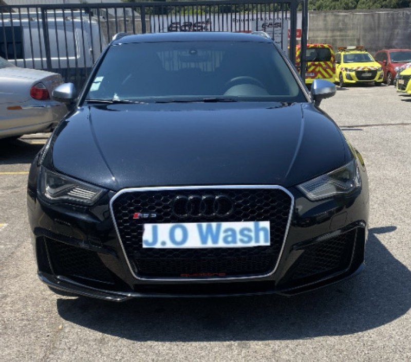 lavage intérieur avec nettoyage et entretien des siège en cuir et lavage extérieur + pose d’une cire de protection et nettoyage moteur à Carros