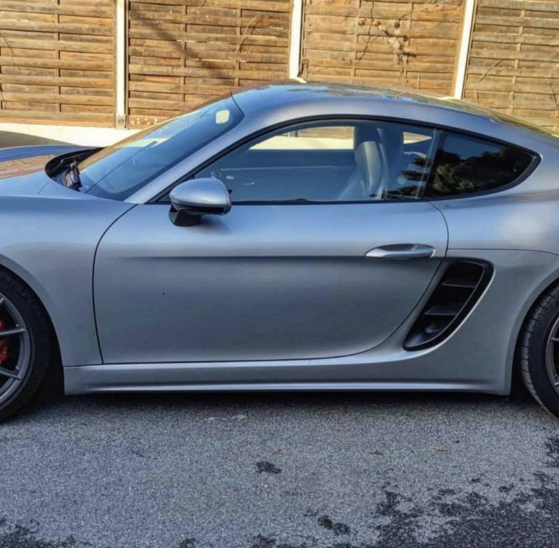 Lavage intérieur et extérieur de voiture de luxe à domicile à Antibes dans les Alpes-Maritimes