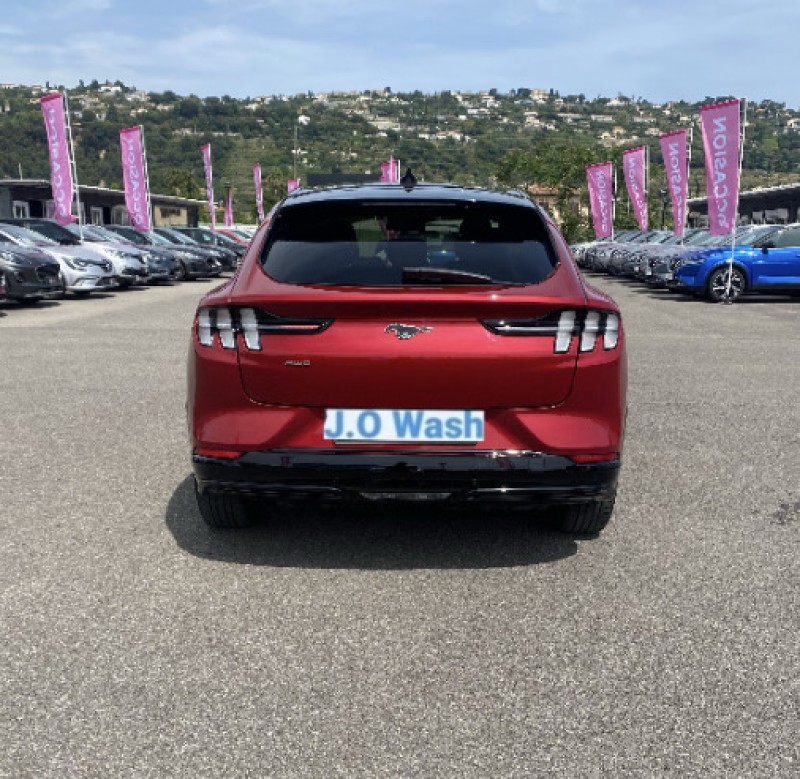 Lavage intérieur + lavage extérieur + pose d'une cire de protection d'un Ford Mach-E à Nice