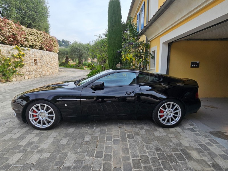 Lavage extérieur + nettoyage intérieur d'une Aston Martin Vanquish S à Nice
