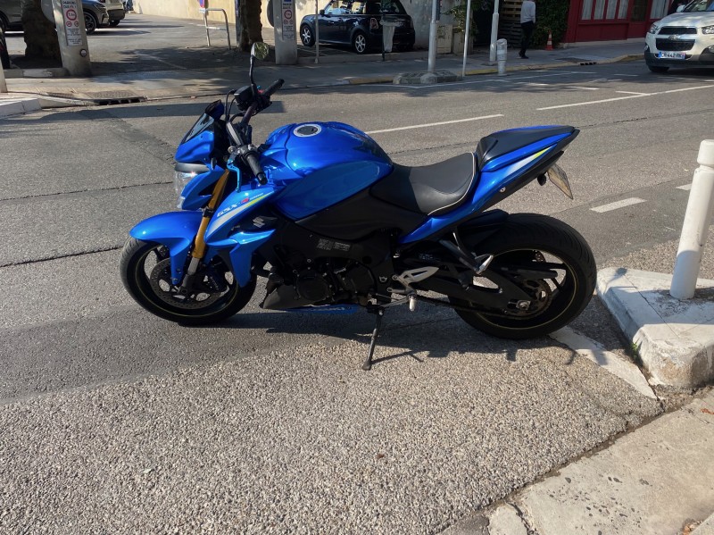 Lavage moto Suzuki GSX-S1000 + pose d’une cire de protection à Juan-les-Pins
