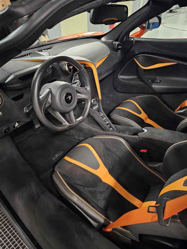 Lavage extérieur + nettoyage intérieur sur une Mclaren 720s à Saint Laurent du Var