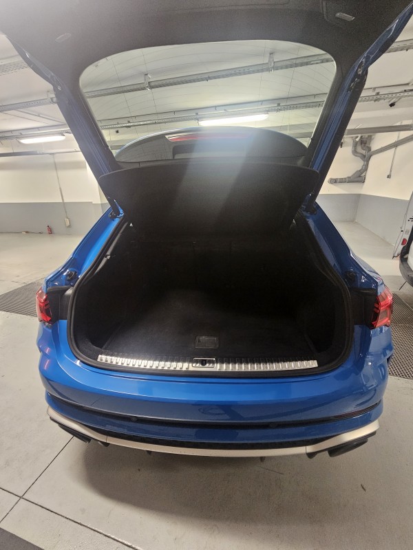 Lavage extérieur + Nettoyage intérieur d'un Audi RSQ3 à Saint-Laurent-du-Var